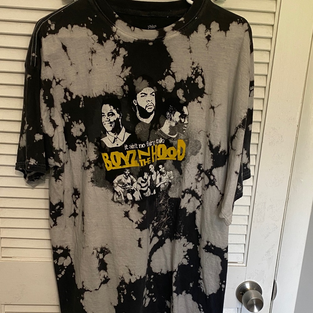 Forever 21 Graphic Tee - Black and Gray